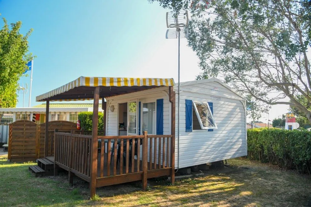 l'Art de vivre au calmes sur la terrasse de son mobil home au camping le moulin de la salle