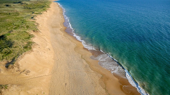 Vue aerienne de la grande plage aux Sables d'Olonnes